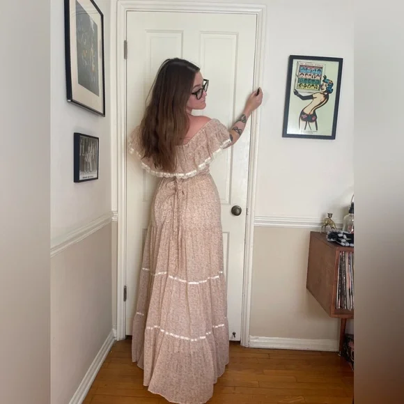 70s Vintage Gunne Sax Tiered Prairie Dress off the shoulder pink ditsy floral - Picture 2 of 7